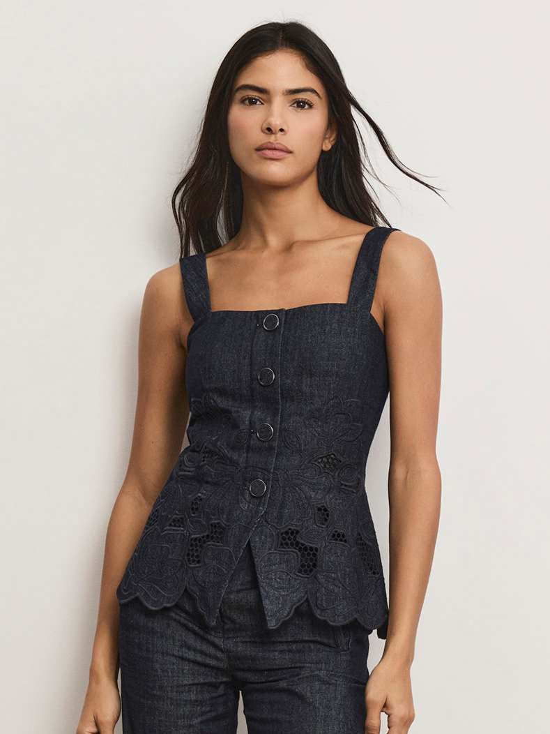 2602NV6841801_INDIGO_RINSE_05_c_crop_w_789_h_1052_x_432_y_0_ar_3_4